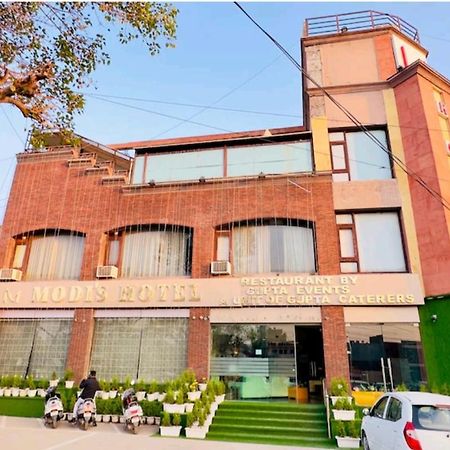 Modi Hotel & Resorts Pinjaur ภายนอก รูปภาพ