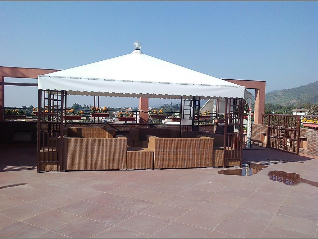 Modi Hotel & Resorts Pinjaur ภายนอก รูปภาพ